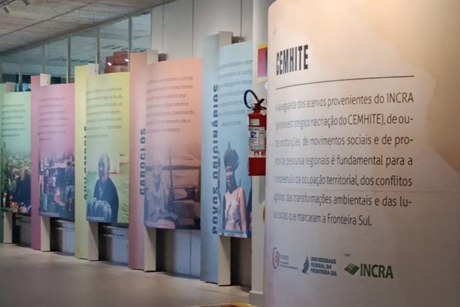 Painéis temáticos da exposição